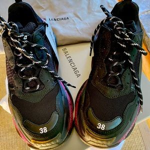 Balenciaga, triple S